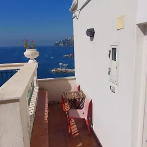 La Stanza Sul Porto Matrimoniale Piccina Piccina Con Vista Sul Porto Di Con Bagno Privato Affittacamere
